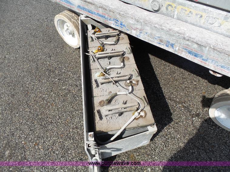 image for item J4100 Skyjack SJIII 3219 scissor lift