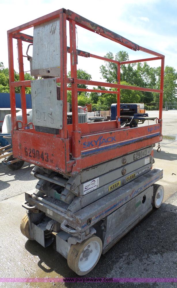 image for item J4101 Skyjack SJIII 3219 scissor lift