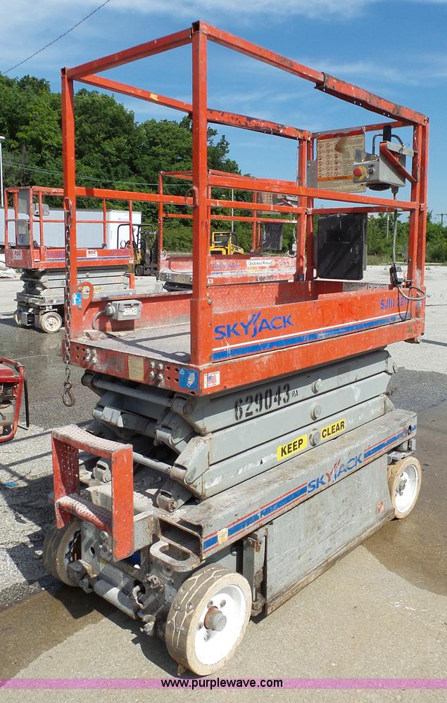 image for item J4101 Skyjack SJIII 3219 scissor lift