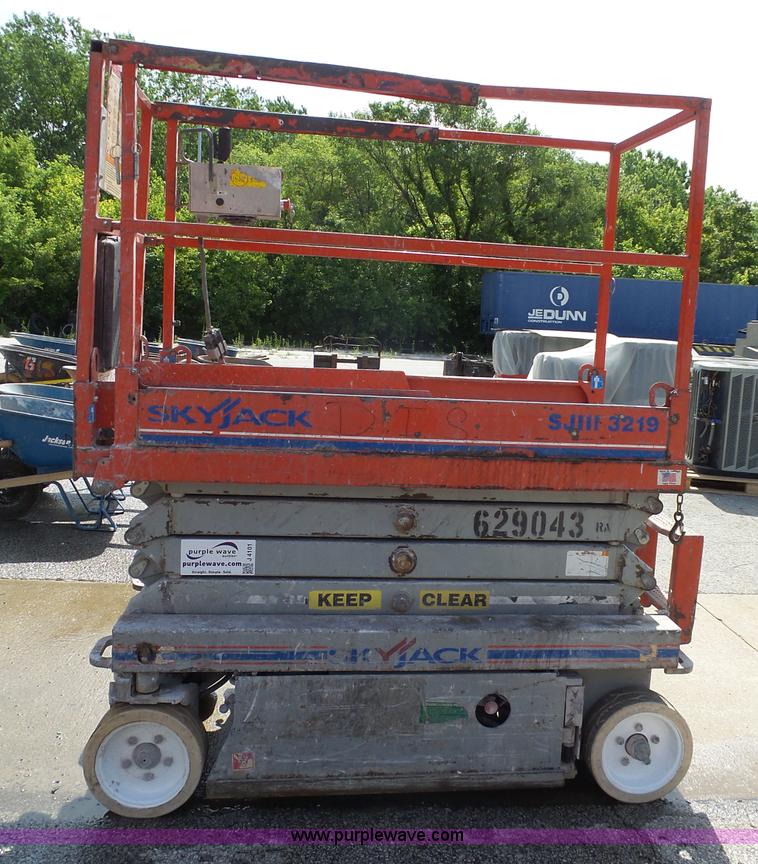 image for item J4101 Skyjack SJIII 3219 scissor lift