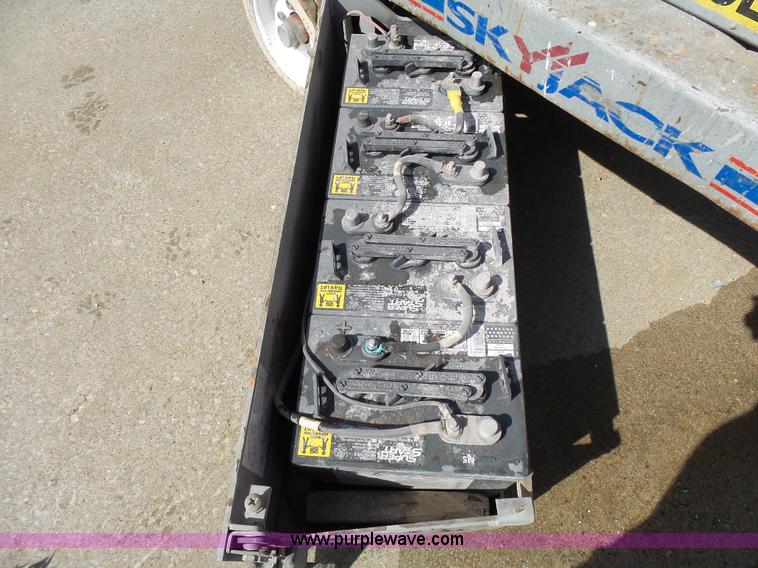 image for item J4101 Skyjack SJIII 3219 scissor lift