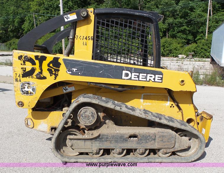 image for item J4102 John Deere 322T skid steer
