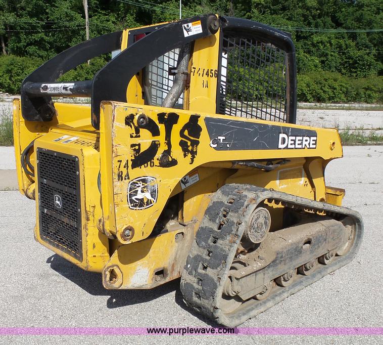 image for item J4102 John Deere 322T skid steer