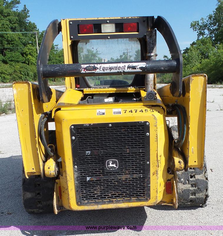 image for item J4102 John Deere 322T skid steer