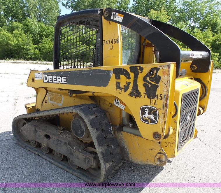 image for item J4102 John Deere 322T skid steer
