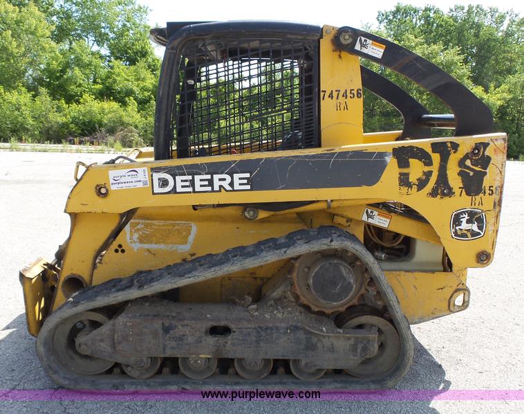 image for item J4102 John Deere 322T skid steer