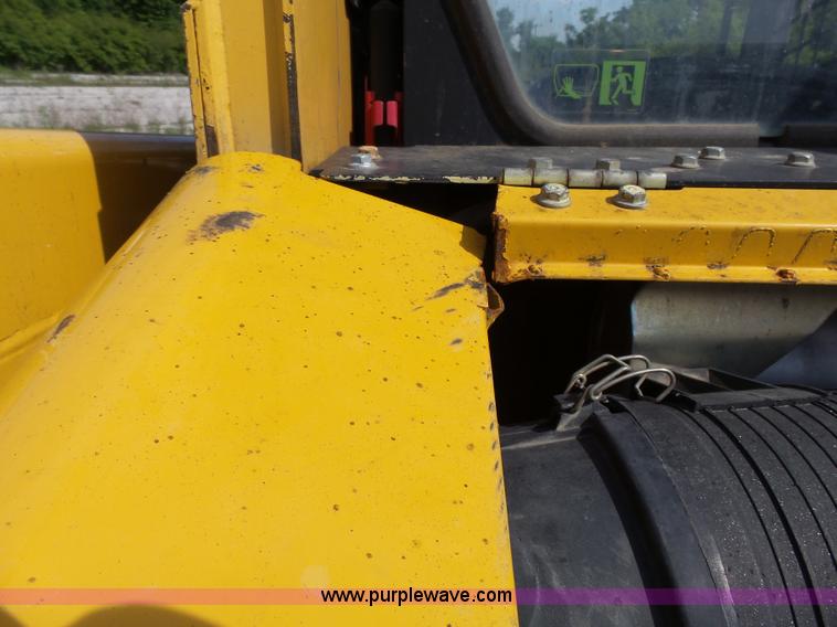 image for item J4102 John Deere 322T skid steer