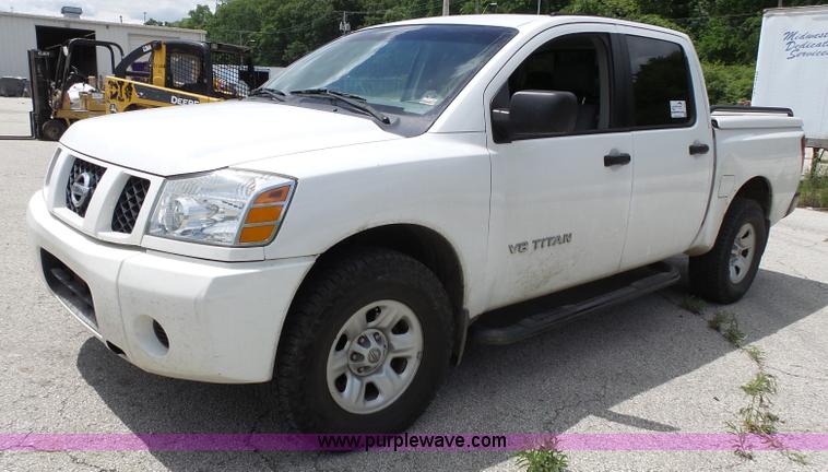 image for item J4952 2005 Nissan Titan Crew Cab pickup truck