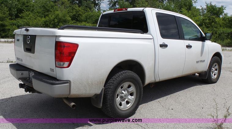 image for item J4952 2005 Nissan Titan Crew Cab pickup truck