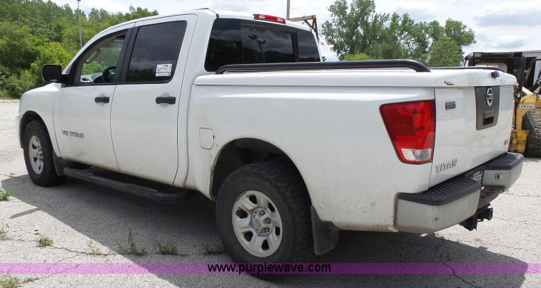 image for item J4952 2005 Nissan Titan Crew Cab pickup truck