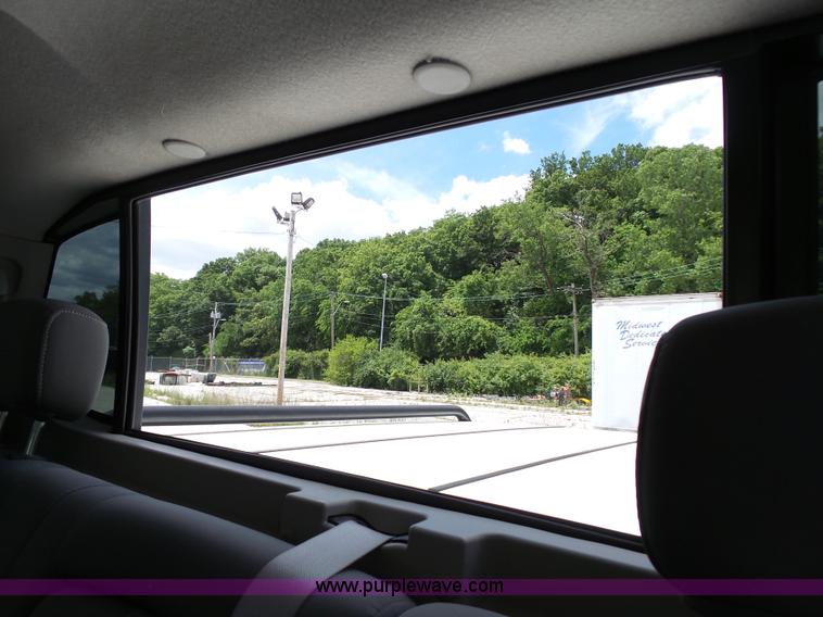 image for item J4952 2005 Nissan Titan Crew Cab pickup truck