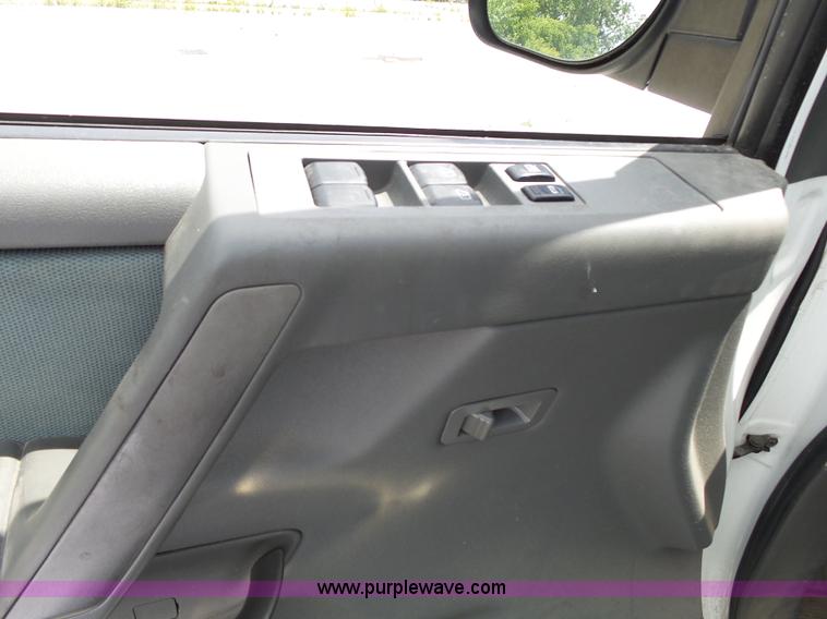 image for item J4952 2005 Nissan Titan Crew Cab pickup truck