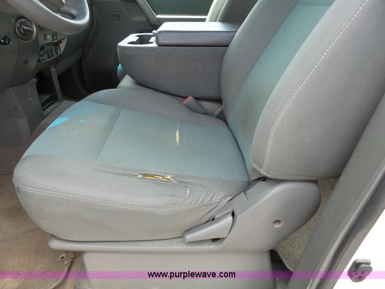 image for item J4952 2005 Nissan Titan Crew Cab pickup truck