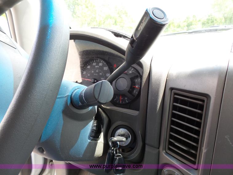 image for item J4952 2005 Nissan Titan Crew Cab pickup truck