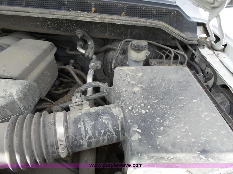 image for item J4952 2005 Nissan Titan Crew Cab pickup truck