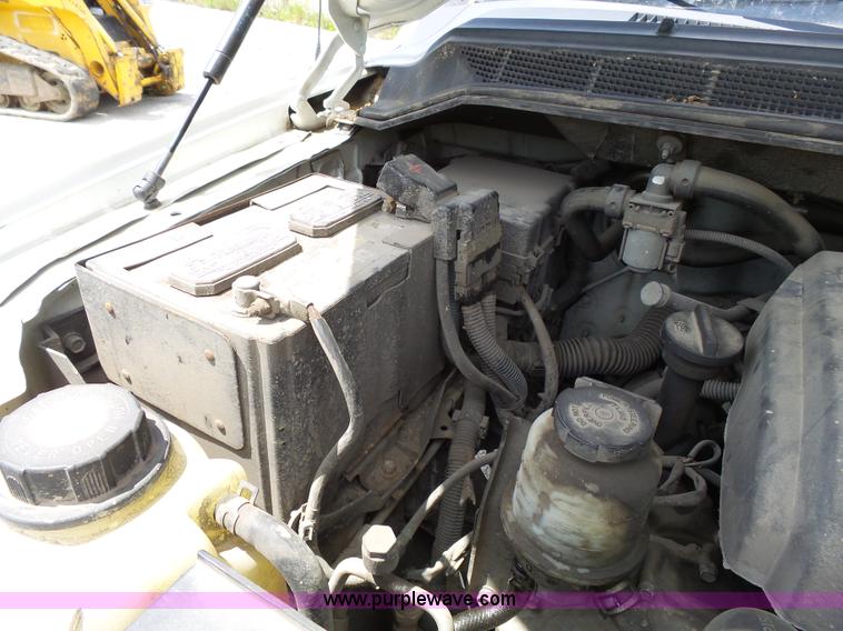 image for item J4952 2005 Nissan Titan Crew Cab pickup truck