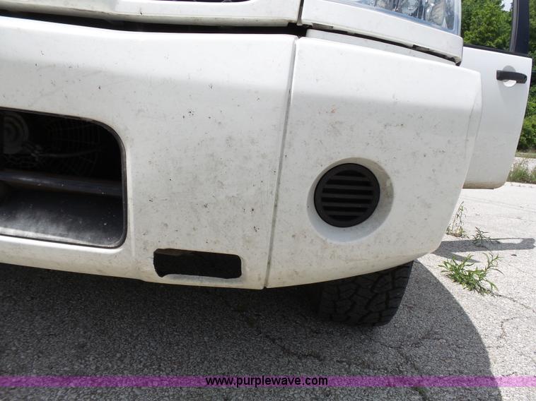 image for item J4952 2005 Nissan Titan Crew Cab pickup truck