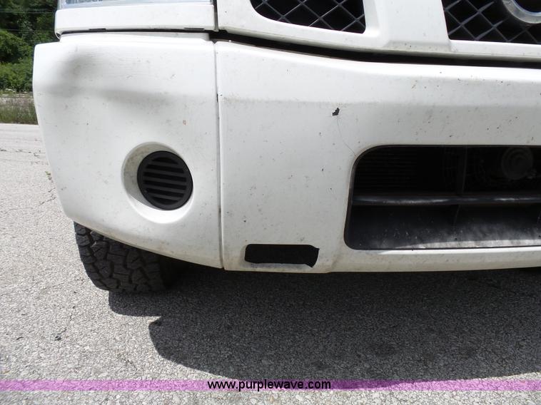 image for item J4952 2005 Nissan Titan Crew Cab pickup truck