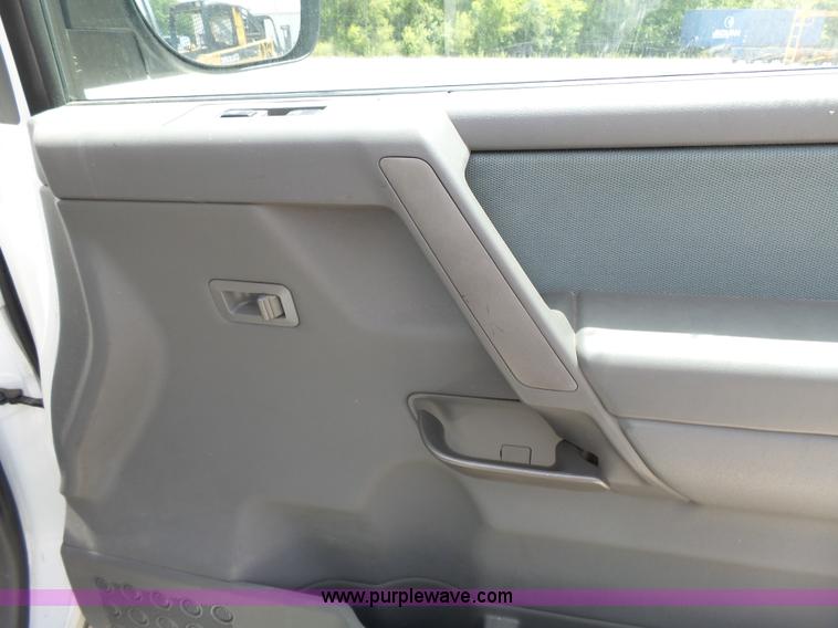 image for item J4952 2005 Nissan Titan Crew Cab pickup truck