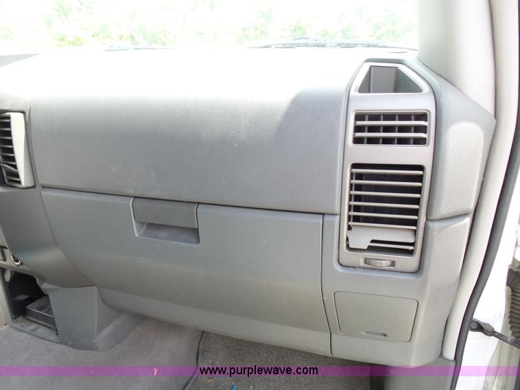 image for item J4952 2005 Nissan Titan Crew Cab pickup truck