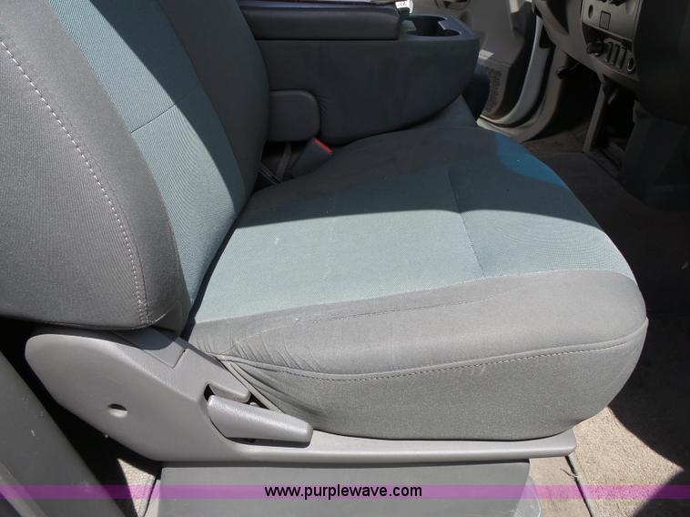 image for item J4952 2005 Nissan Titan Crew Cab pickup truck