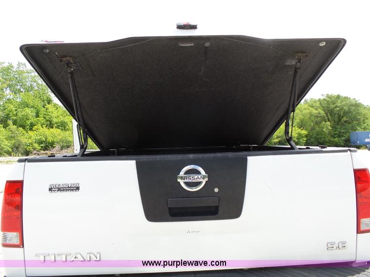 image for item J4952 2005 Nissan Titan Crew Cab pickup truck