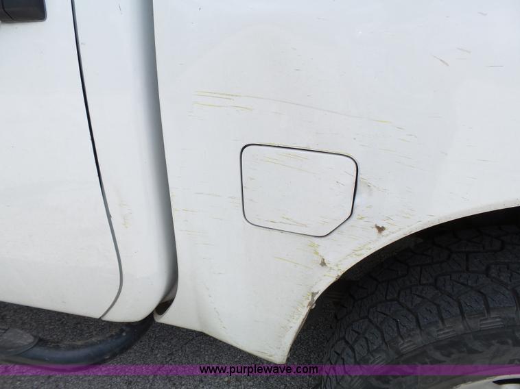 image for item J4952 2005 Nissan Titan Crew Cab pickup truck