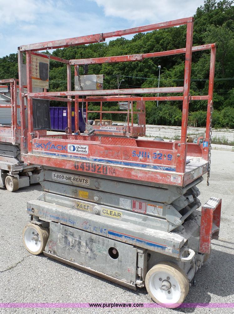 image for item J4955 Skyjack SJIII 3219 scissor lift