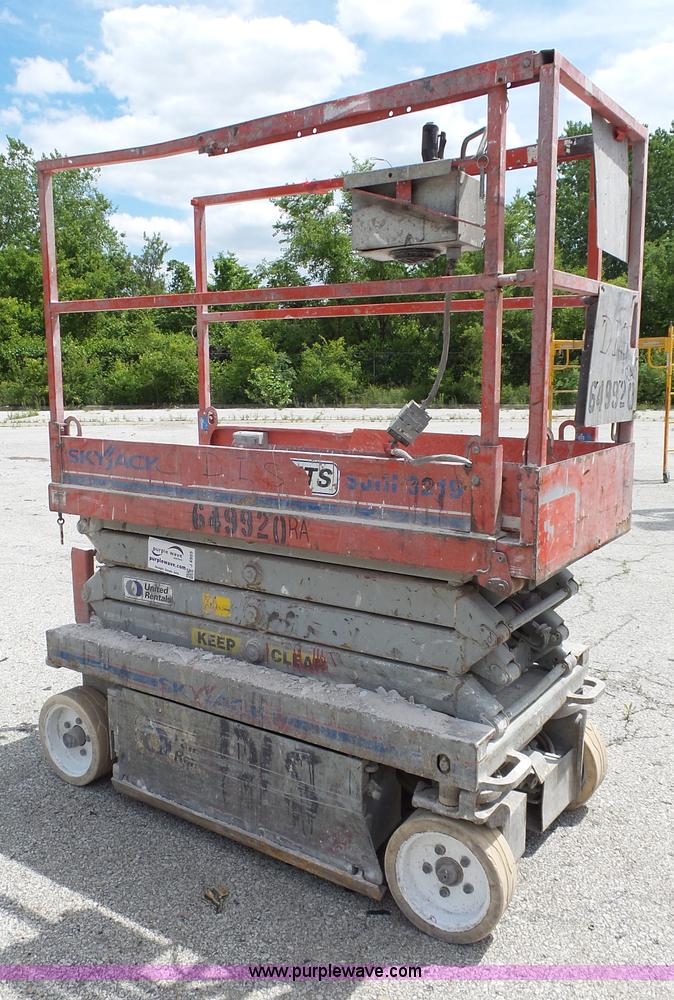 image for item J4955 Skyjack SJIII 3219 scissor lift