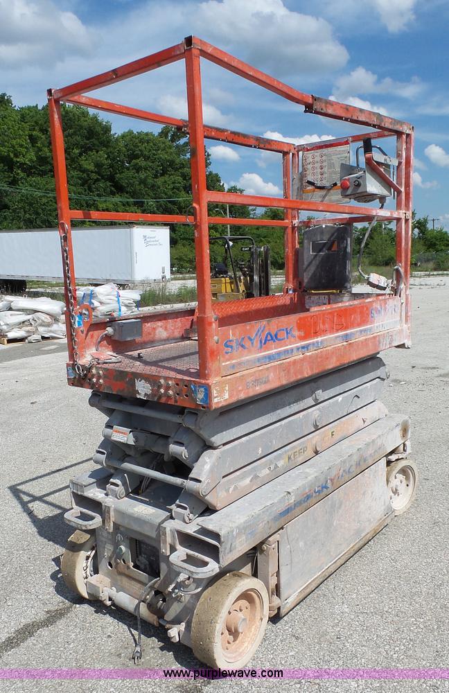 image for item J4957 Skyjack SJIII 3219 scissor lift