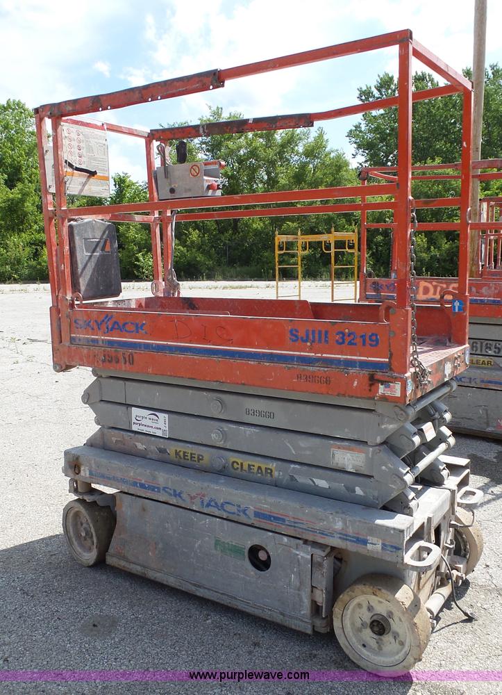 image for item J4957 Skyjack SJIII 3219 scissor lift