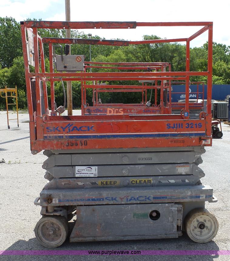 image for item J4957 Skyjack SJIII 3219 scissor lift