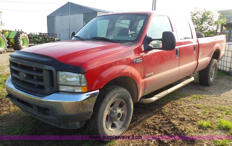 image for item AG9244 2004 Ford F350 Super Duty Crew Cab pickup truck