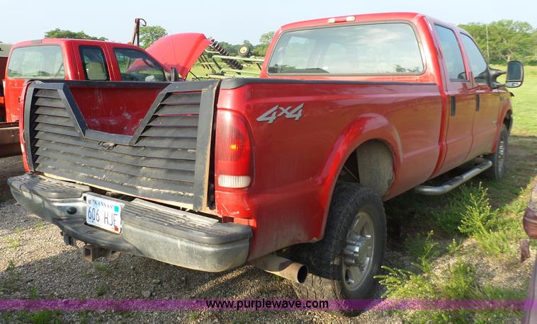 image for item AG9244 2004 Ford F350 Super Duty Crew Cab pickup truck