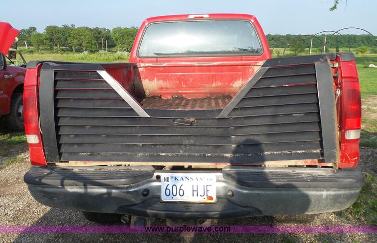image for item AG9244 2004 Ford F350 Super Duty Crew Cab pickup truck