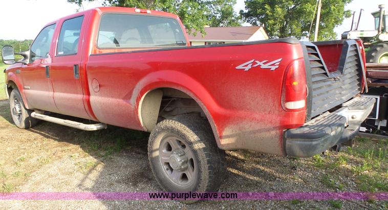 image for item AG9244 2004 Ford F350 Super Duty Crew Cab pickup truck
