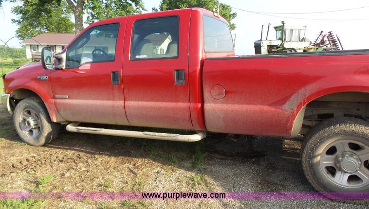image for item AG9244 2004 Ford F350 Super Duty Crew Cab pickup truck