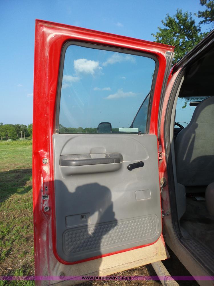 image for item AG9244 2004 Ford F350 Super Duty Crew Cab pickup truck