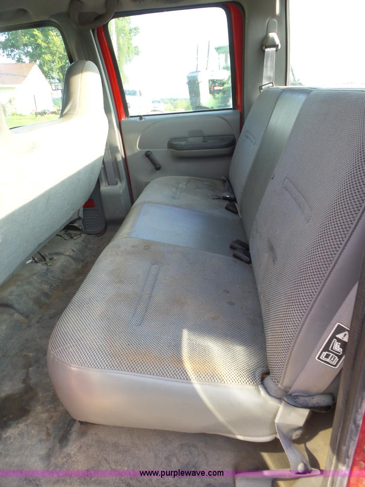 image for item AG9244 2004 Ford F350 Super Duty Crew Cab pickup truck