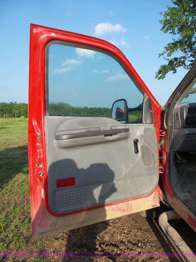 image for item AG9244 2004 Ford F350 Super Duty Crew Cab pickup truck