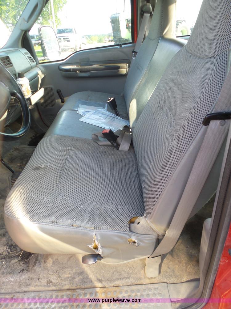 image for item AG9244 2004 Ford F350 Super Duty Crew Cab pickup truck