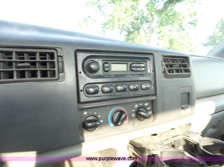 image for item AG9244 2004 Ford F350 Super Duty Crew Cab pickup truck