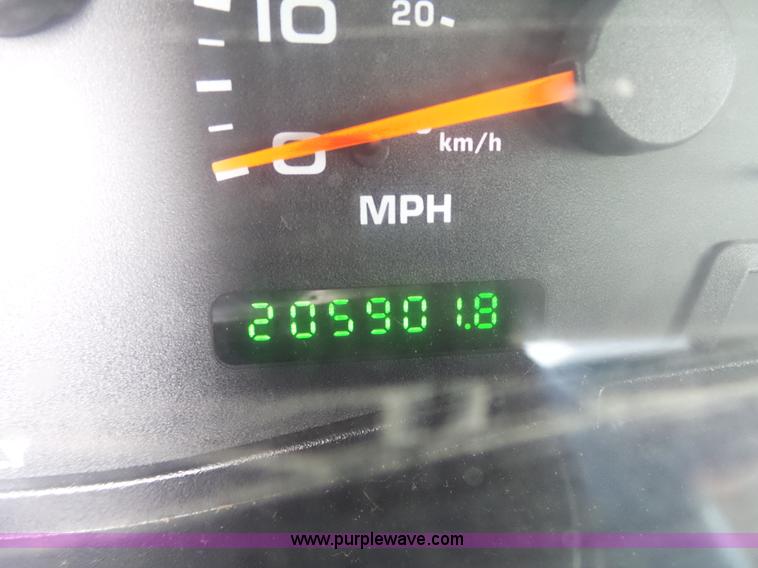 image for item AG9244 2004 Ford F350 Super Duty Crew Cab pickup truck