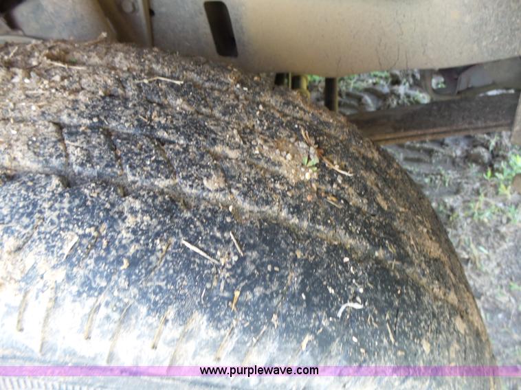 image for item AG9244 2004 Ford F350 Super Duty Crew Cab pickup truck