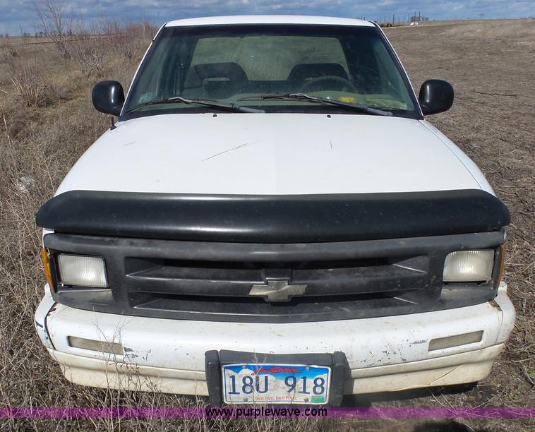 image for item AL9206 1997 Chevrolet S10 Ext. Cab pickup truck