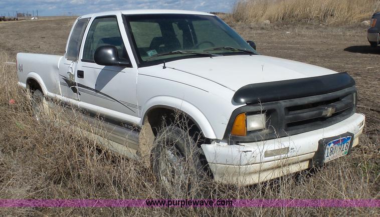 image for item AL9206 1997 Chevrolet S10 Ext. Cab pickup truck