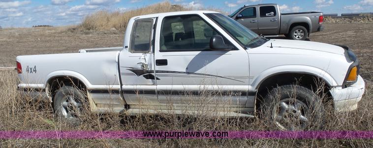 image for item AL9206 1997 Chevrolet S10 Ext. Cab pickup truck