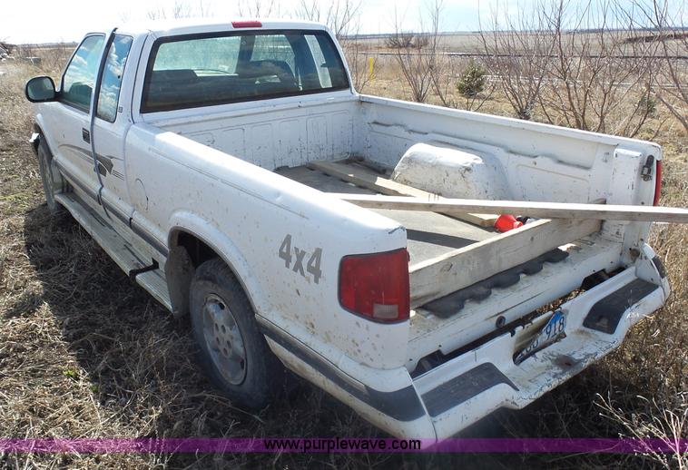 image for item AL9206 1997 Chevrolet S10 Ext. Cab pickup truck