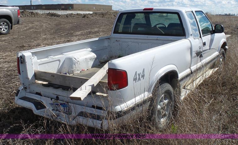 image for item AL9206 1997 Chevrolet S10 Ext. Cab pickup truck