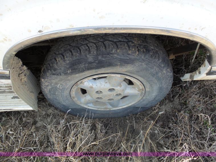 image for item AL9206 1997 Chevrolet S10 Ext. Cab pickup truck